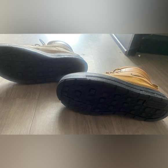 ✨ RARE - Nike Hoodland Boots: No Longer Made ✨ - Picture 6 of 6